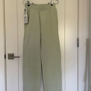 Aritzia-TNA Cozy Fleece Boyfriend Straight Sweatpants